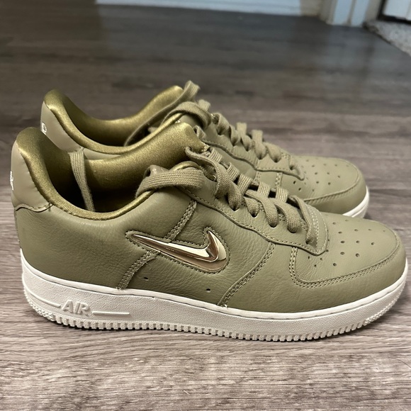 olive green and gold nike air force 1s - Picture 4 of 4